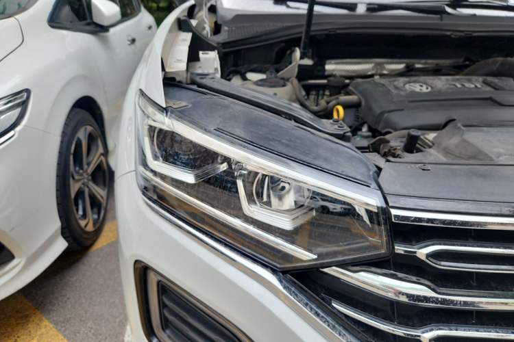 Used Volkswagen Tayron 2022 380TSI Four-Wheel Drive Luxury Connected Pro Version Right Front Headlight