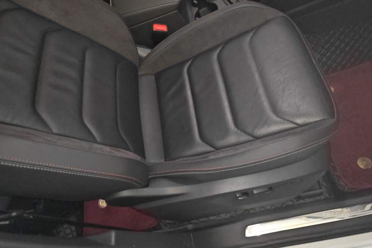 Used Volkswagen Tayron 2022 330TSI Two-Wheel Drive Luxury Smart Connectivity Version Right Front Seat