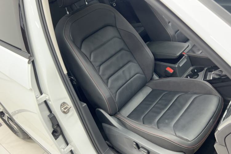Used Volkswagen Tayron 2022 280TSI Two-Wheel Drive Luxury Smart Connectivity Version Right Front Seat