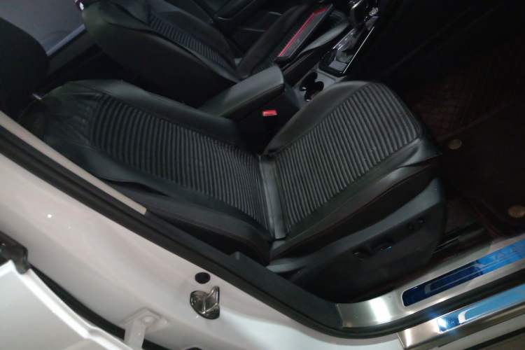 Used Volkswagen Tayron 2022 280TSI Two-Wheel Drive Luxury Smart Connectivity Version Right Front Seat