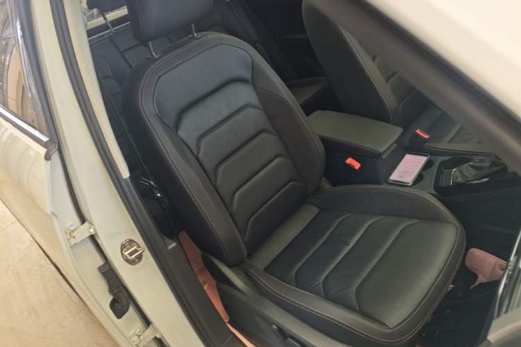 Used Volkswagen Tayron 2022 280TSI Two-Wheel Drive Luxury Smart Connectivity Version Right Front Seat