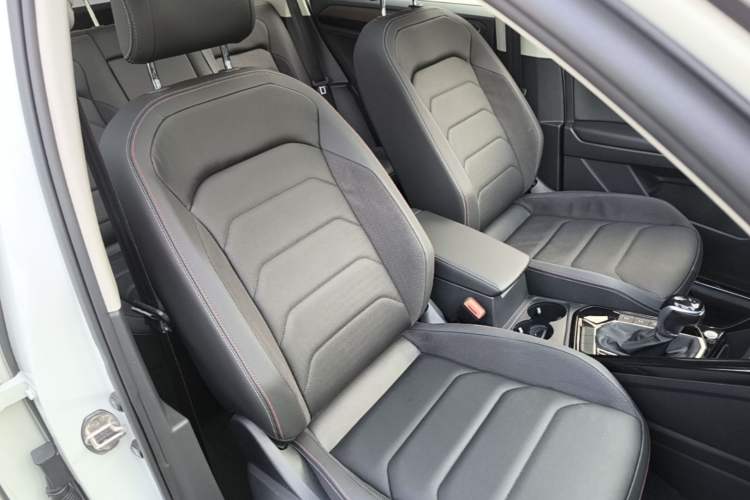 Used Volkswagen Tayron 2022 280TSI Two-Wheel Drive Luxury Smart Connectivity Version Right Front Seat