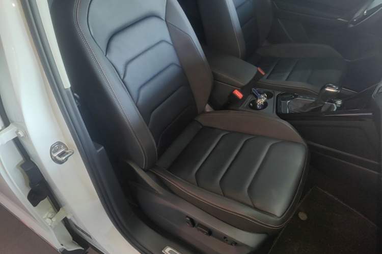 Used Volkswagen Tayron 2022 330TSI Two-Wheel Drive Luxury Smart Connectivity Version Right Front Seat