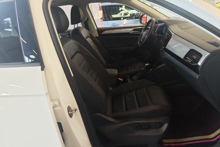 Used Volkswagen Tayron 2022 330TSI Two-Wheel Drive Luxury Connect Plus Version Right Front Seat