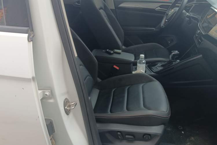 Used Volkswagen Tayron 2022 280TSI Two-Wheel Drive Luxury Smart Connectivity Version Right Front Seat