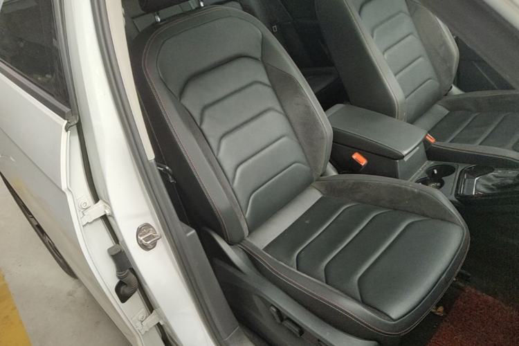 Used Volkswagen Tayron 2022 280TSI Two-Wheel Drive Luxury Smart Connectivity Version Right Front Seat