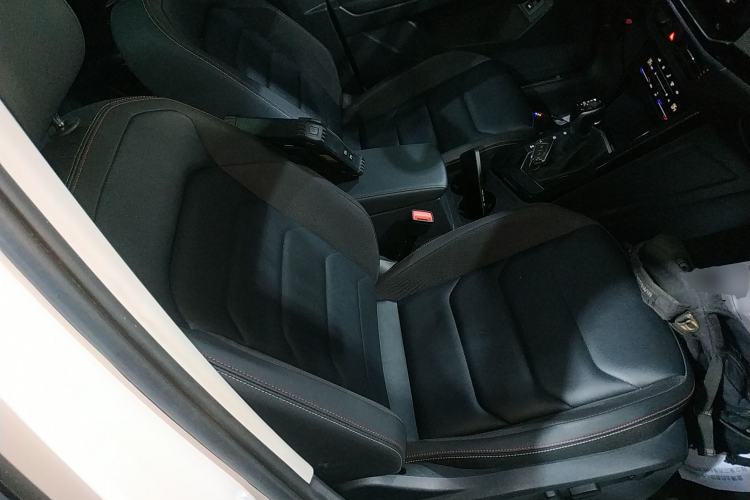 Used Volkswagen Tayron 2022 280TSI Two-Wheel Drive Luxury Smart Connectivity Version Right Front Seat