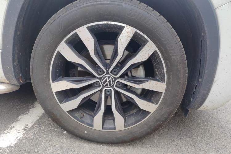 Used Volkswagen Tayron 2022 380TSI Four-Wheel Drive R-Line Connected Version Right Front Wheel Hub