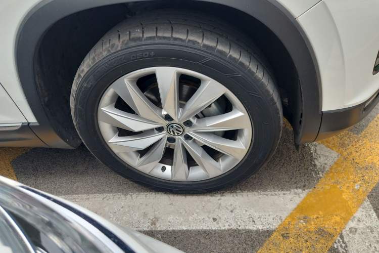 Used Volkswagen Tayron 2022 380TSI Four-Wheel Drive Luxury Connected Pro Version Right Front Wheel Hub