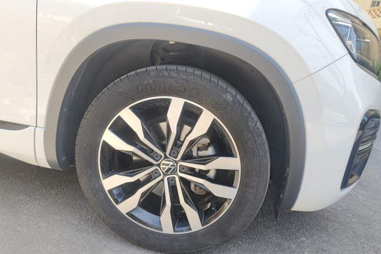 Used Volkswagen Tayron 2022 380TSI Four-Wheel Drive R-Line Connected Version Right Front Wheel Hub
