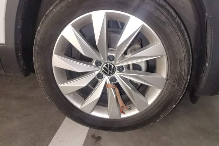 Used Volkswagen Tayron 2022 380TSI Four-Wheel Drive Luxury Connected Pro Version Right Front Wheel Hub