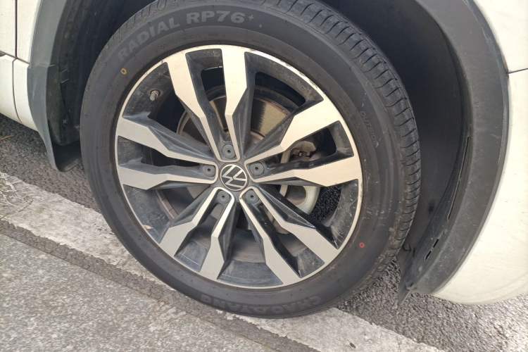 Used Volkswagen Tayron 2022 380TSI Four-Wheel Drive R-Line Connected Version Right Front Wheel Hub