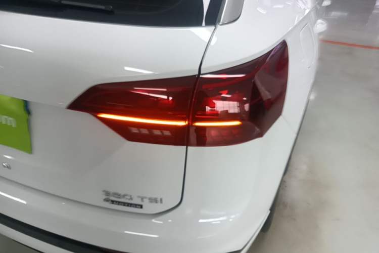 Used Volkswagen Tayron 2022 380TSI Four-Wheel Drive R-Line Connected Version Right Rear Taillight