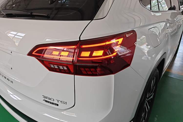 Used Volkswagen Tayron 2022 380TSI Four-Wheel Drive R-Line Connected Version Right Rear Taillight