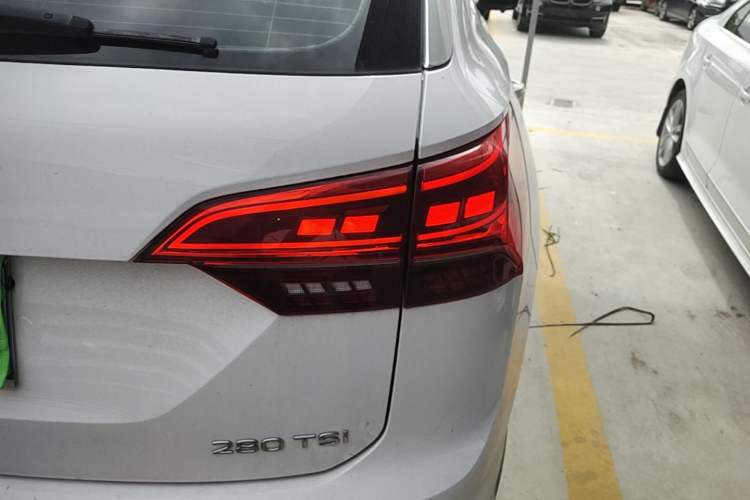 Used Volkswagen Tayron 2022 280TSI Two-Wheel Drive Luxury Smart Connectivity Version Right Rear Taillight