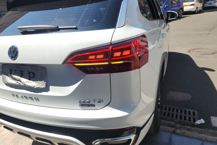 Used Volkswagen Tayron 2022 380TSI Four-Wheel Drive R-Line Connected Version Right Rear Taillight
