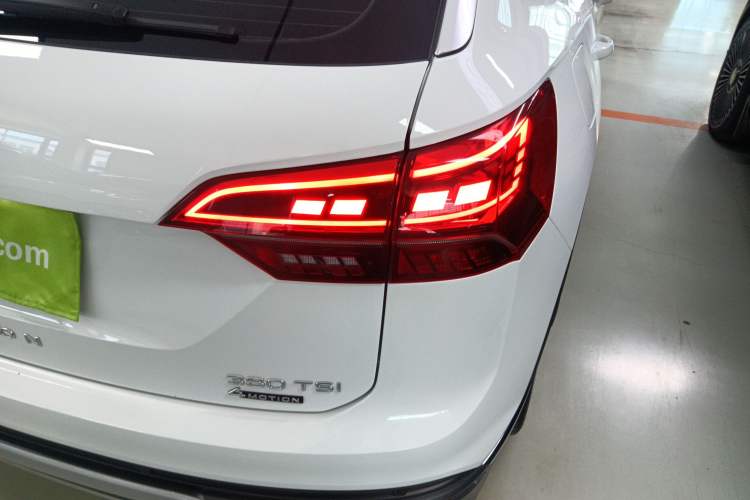 Used Volkswagen Tayron 2022 380TSI Four-Wheel Drive Luxury Connected Pro Version Right Rear Taillight