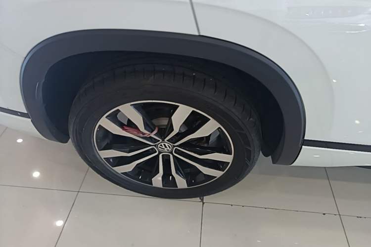 Used Volkswagen Tayron 2022 380TSI Four-Wheel Drive R-Line Connected Version Right Rear Wheel Hub