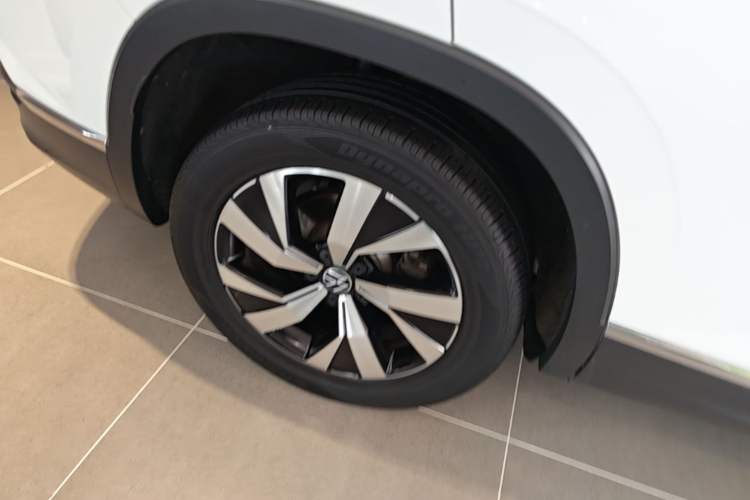 Used Volkswagen Tayron 2022 330TSI Two-Wheel Drive Luxury Smart Connectivity Version Right Rear Wheel Hub