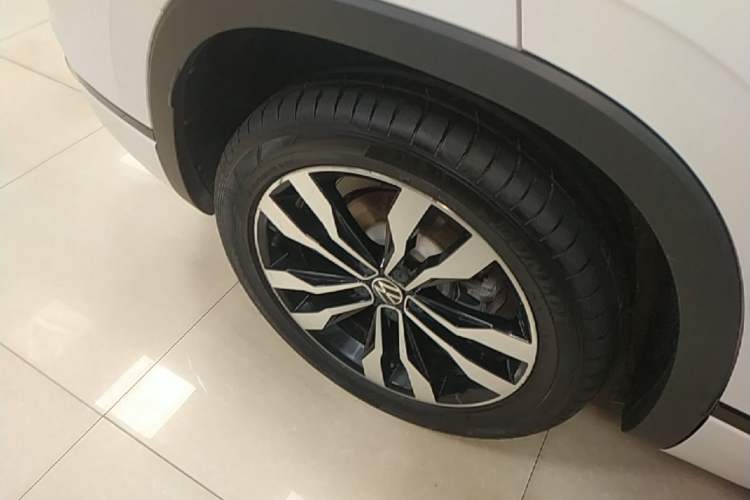 Used Volkswagen Tayron 2022 380TSI Four-Wheel Drive R-Line Connected Version Right Rear Wheel Hub