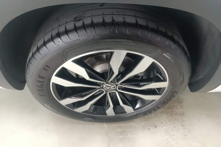 Used Volkswagen Tayron 2022 380TSI Four-Wheel Drive R-Line Connected Version Right Rear Wheel Hub
