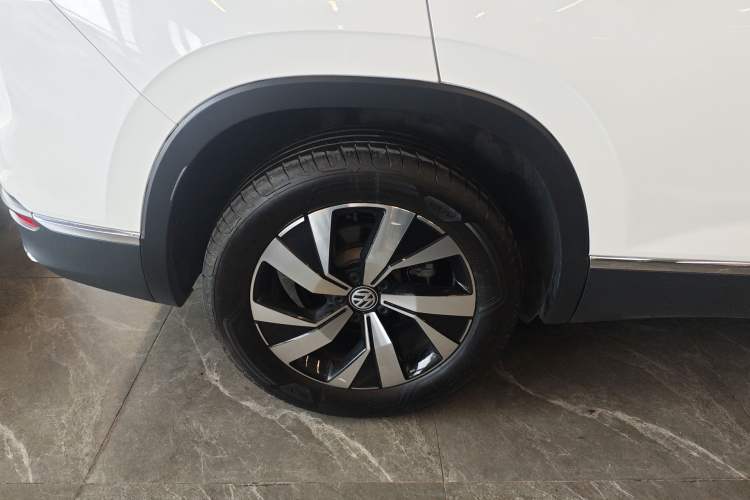 Used Volkswagen Tayron 2022 330TSI Two-Wheel Drive Luxury Connect Plus Version Right Rear Wheel Hub