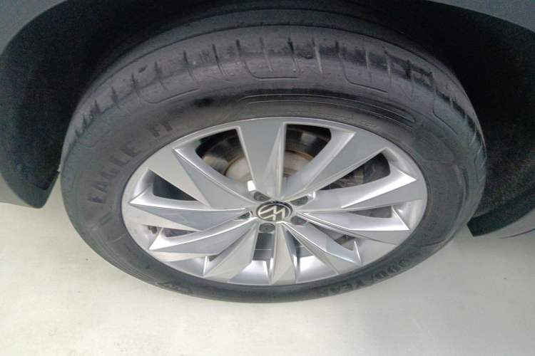 Used Volkswagen Tayron 2022 380TSI Four-Wheel Drive Luxury Connected Pro Version Right Rear Wheel Hub