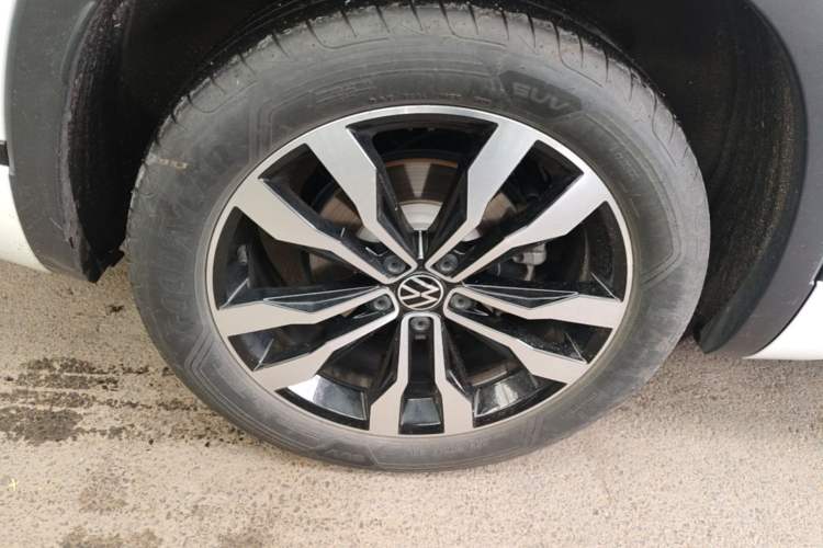 Used Volkswagen Tayron 2022 380TSI Four-Wheel Drive R-Line Connected Version Right Rear Wheel Hub