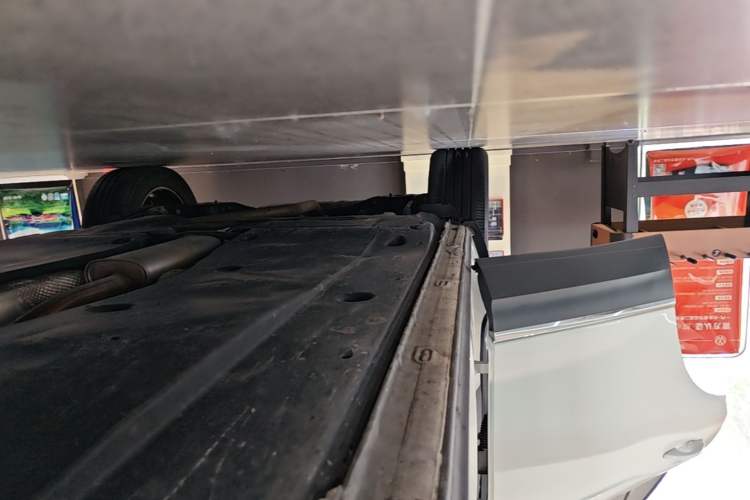 Used Volkswagen Tayron 2022 330TSI Two-Wheel Drive Luxury Smart Connectivity Version Right Side Sill