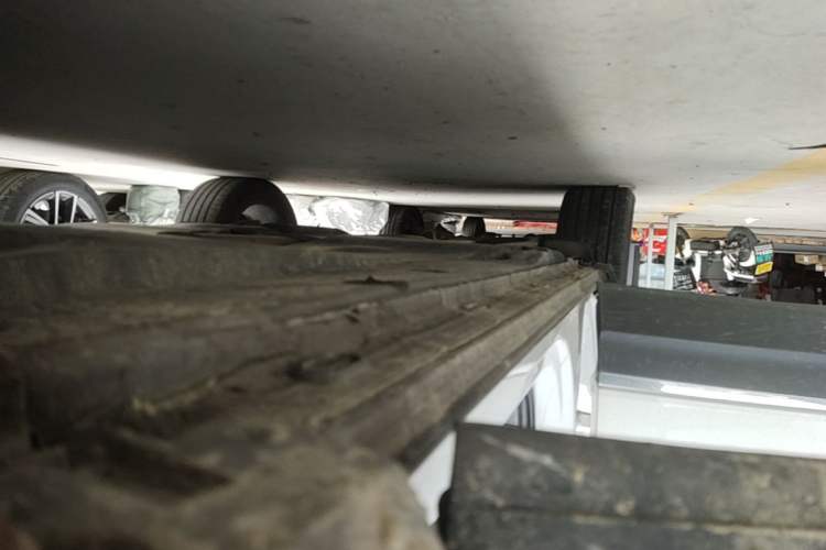 Used Volkswagen Tayron 2022 280TSI Two-Wheel Drive Luxury Smart Connectivity Version Right Side Sill