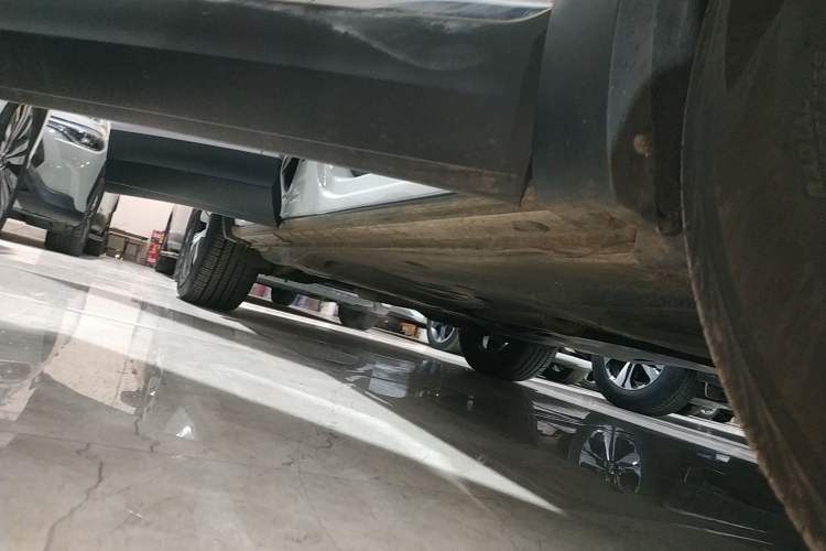 Used Volkswagen Tayron 2022 280TSI Two-Wheel Drive Luxury Smart Connectivity Version Right Side Sill