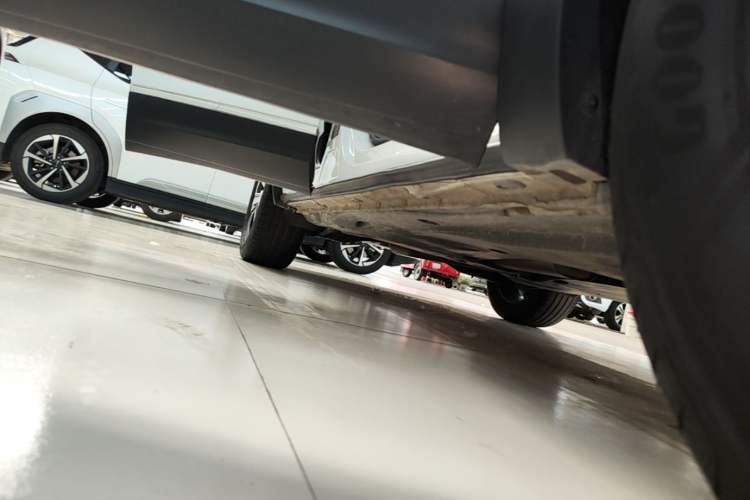 Used Volkswagen Tayron 2022 330TSI Two-Wheel Drive Luxury Smart Connectivity Version Right Side Sill