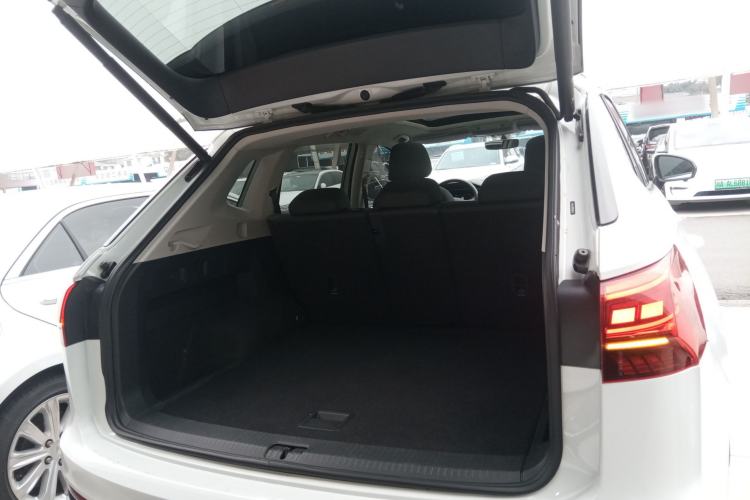 Used Volkswagen Tayron 2022 330TSI Two-Wheel Drive Luxury Smart Connectivity Version Trunk