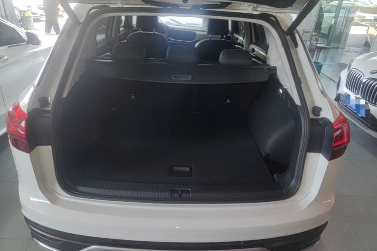Used Volkswagen Tayron 2022 330TSI Two-Wheel Drive Luxury Smart Connectivity Version Trunk