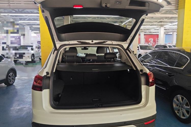 Used Volkswagen Tayron 2022 330TSI Two-Wheel Drive Luxury Smart Connectivity Version Trunk