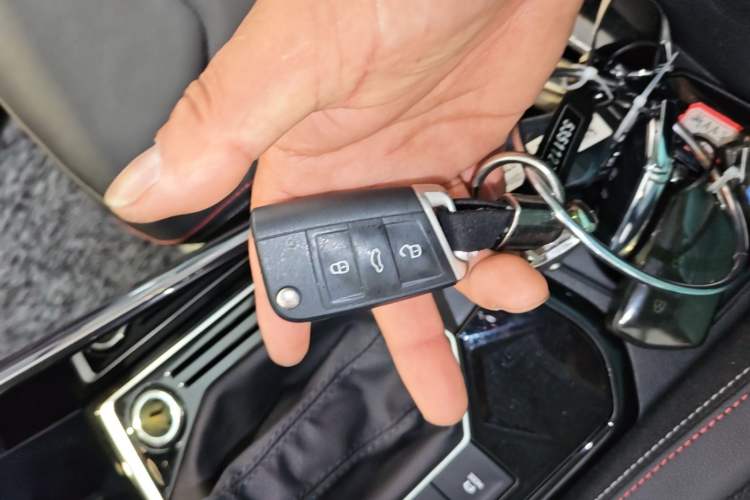 Used Volkswagen Tayron 2022 330TSI Two-Wheel Drive Luxury Smart Connectivity Version Vehicle Key
