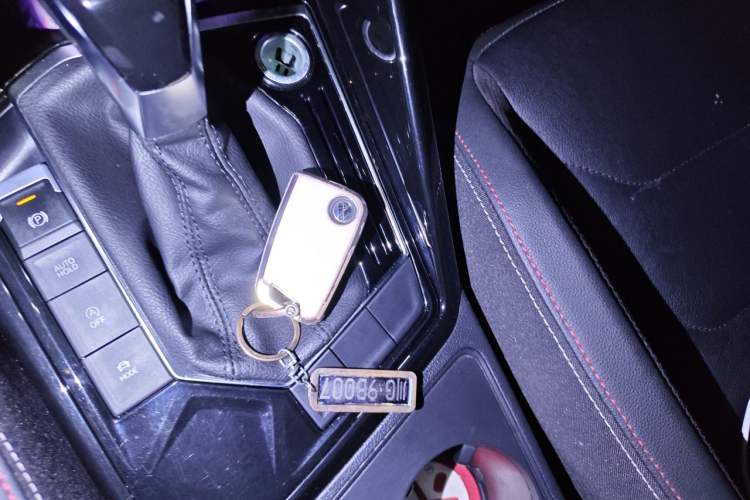 Used Volkswagen Tayron 2022 330TSI Two-Wheel Drive Luxury Smart Connectivity Version Vehicle Key