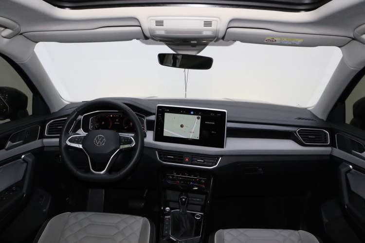 Used Volkswagen Tayron 2023 330TSI Two-Wheel-Drive Luxury Plus Advanced Version Audio And AC Panel