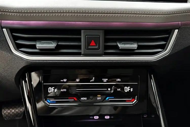 Used Volkswagen Tayron 2023 280TSI Two-Wheel-Drive Luxury Plus Advanced Version Audio And AC Panel