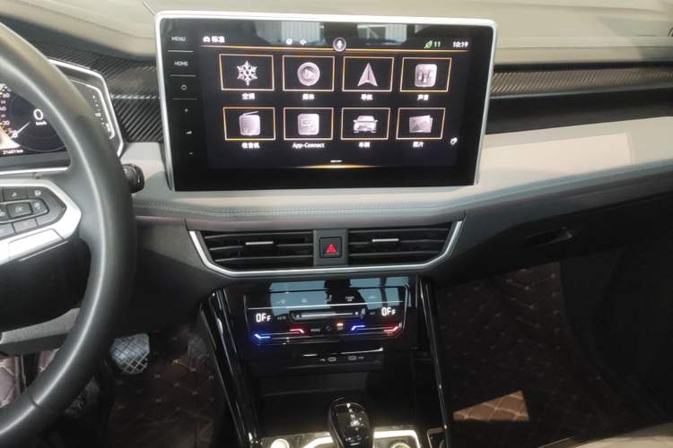 Used Volkswagen Tayron 2023 330TSI Two-Wheel-Drive Luxury Plus Advanced Version Audio And AC Panel