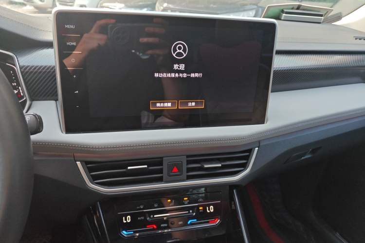 Used Volkswagen Tayron 2023 330TSI Two-Wheel-Drive Luxury Plus Advanced Version Audio And AC Panel