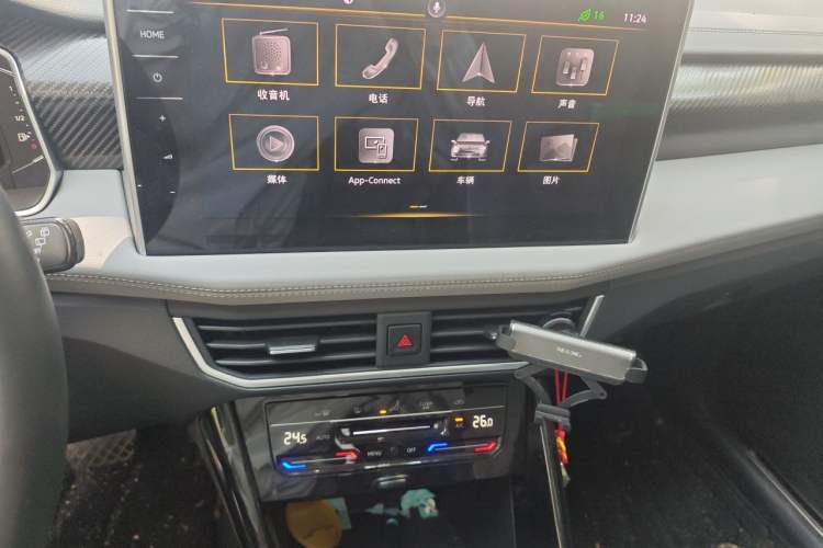 Used Volkswagen Tayron 2023 330TSI Two-Wheel-Drive Luxury Plus Advanced Version Audio And AC Panel