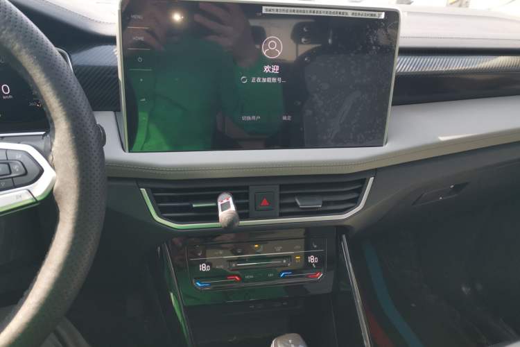 Used Volkswagen Tayron 2023 300TSI Two-Wheel-Drive Luxury Plus Advanced Edition Audio And AC Panel