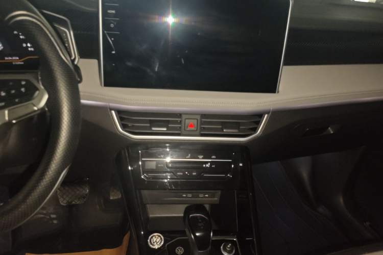 Used Volkswagen Tayron 2023 330TSI Two-Wheel-Drive Luxury Plus Advanced Version Audio And AC Panel
