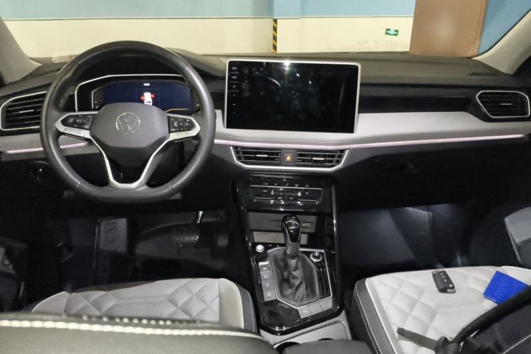 Used Volkswagen Tayron 2023 330TSI Two-Wheel-Drive Luxury Plus Advanced Version Center Console