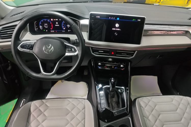 Used Volkswagen Tayron 2023 330TSI Two-Wheel-Drive R-Line High-Energy Version Center Console
