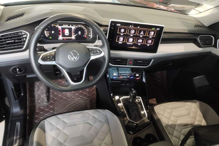 Used Volkswagen Tayron 2023 330TSI Two-Wheel-Drive Luxury Plus Advanced Version Center Console