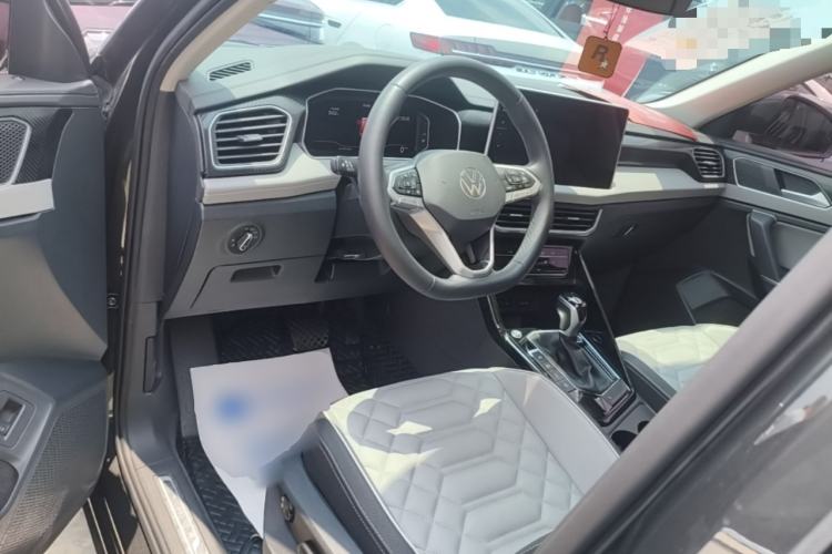 Used Volkswagen Tayron 2023 330TSI Two-Wheel-Drive Luxury Plus Advanced Version Center Console