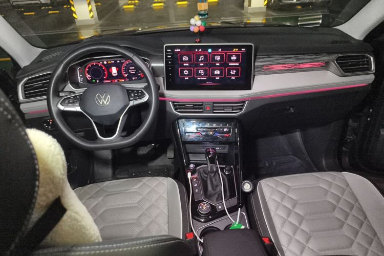 Used Volkswagen Tayron 2023 Revised Version 380TSI All-Wheel Drive R-Line High-Energy Edition Center Console