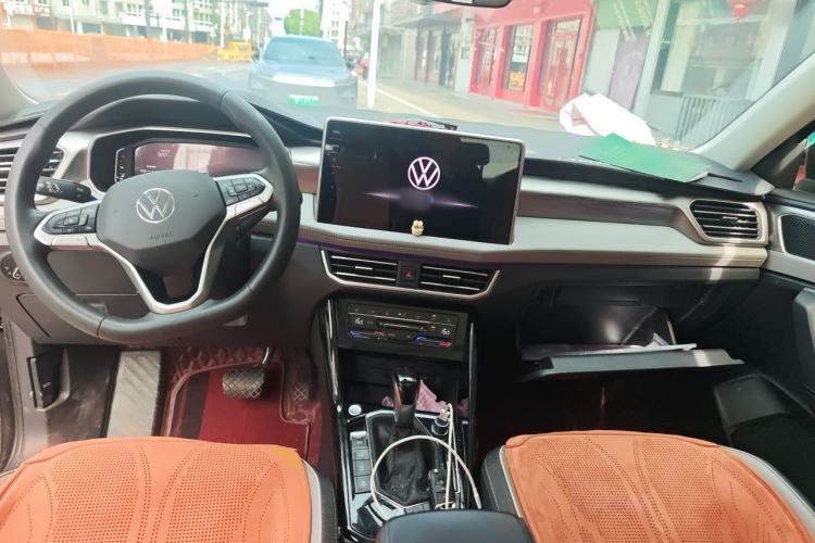 Used Volkswagen Tayron 2023 330TSI Two-Wheel-Drive R-Line High-Energy Version Center Console